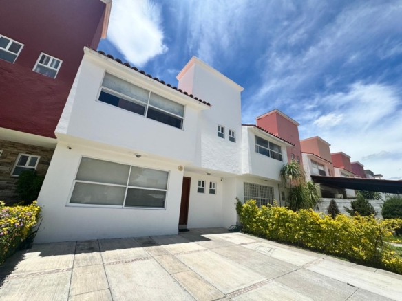 Casa en venta en Bosques de San Juan, San Juan del Rio, Qro. (Casa Sauce)